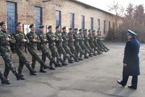 Занятия на военной кафедре в Национальном авиационном университете