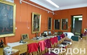 Все произведения из резиденции "Межигорье" сейчас проходят музейную экспертизу