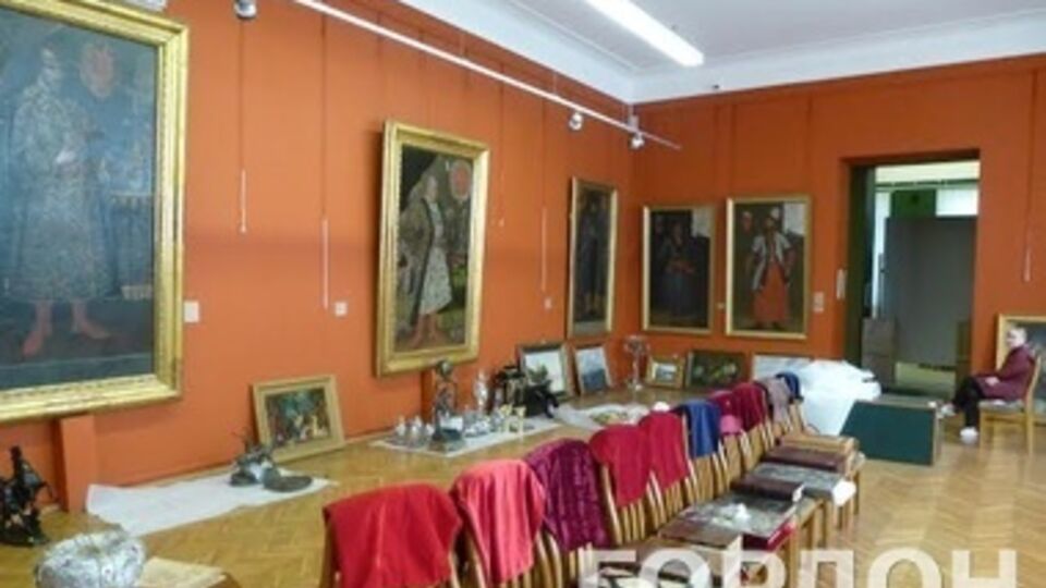 Все произведения из резиденции "Межигорье" сейчас проходят музейную экспертизу