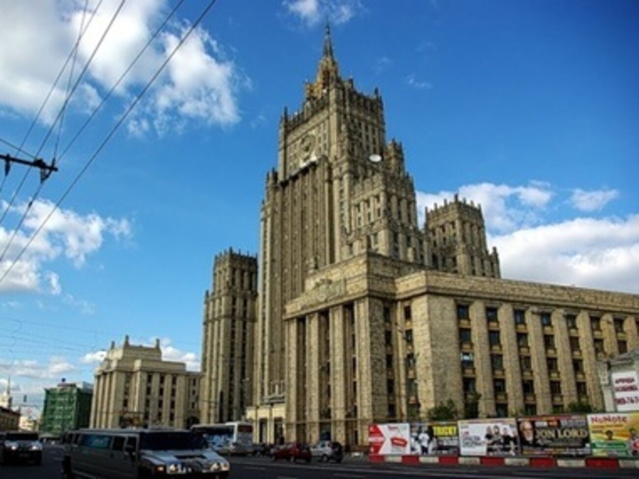 МИД РФ говорит про отсутствие военных приготовлений