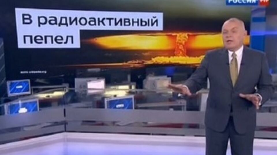 Российский ведущий Дмитрий Киселев, известный своими неоднозначными оценками ситуации в Украине, возможно, также руководствуется инструкциями "темников"