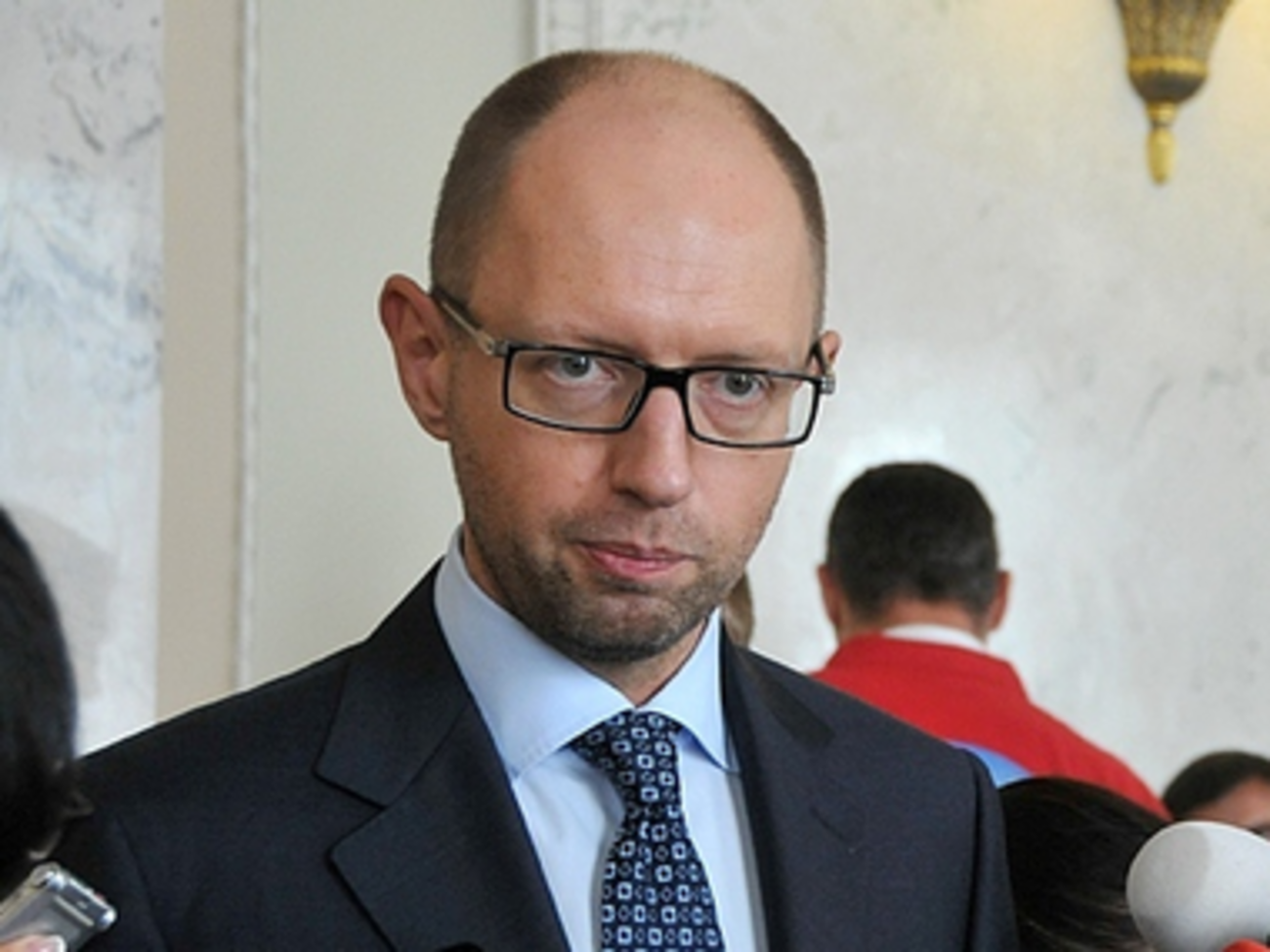 Арсений Яценюк заявляет что Украина --- практически банкрот