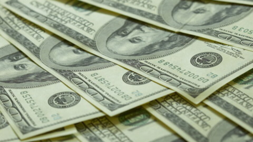 Большинство украинцев переводят деньги через платежные системы