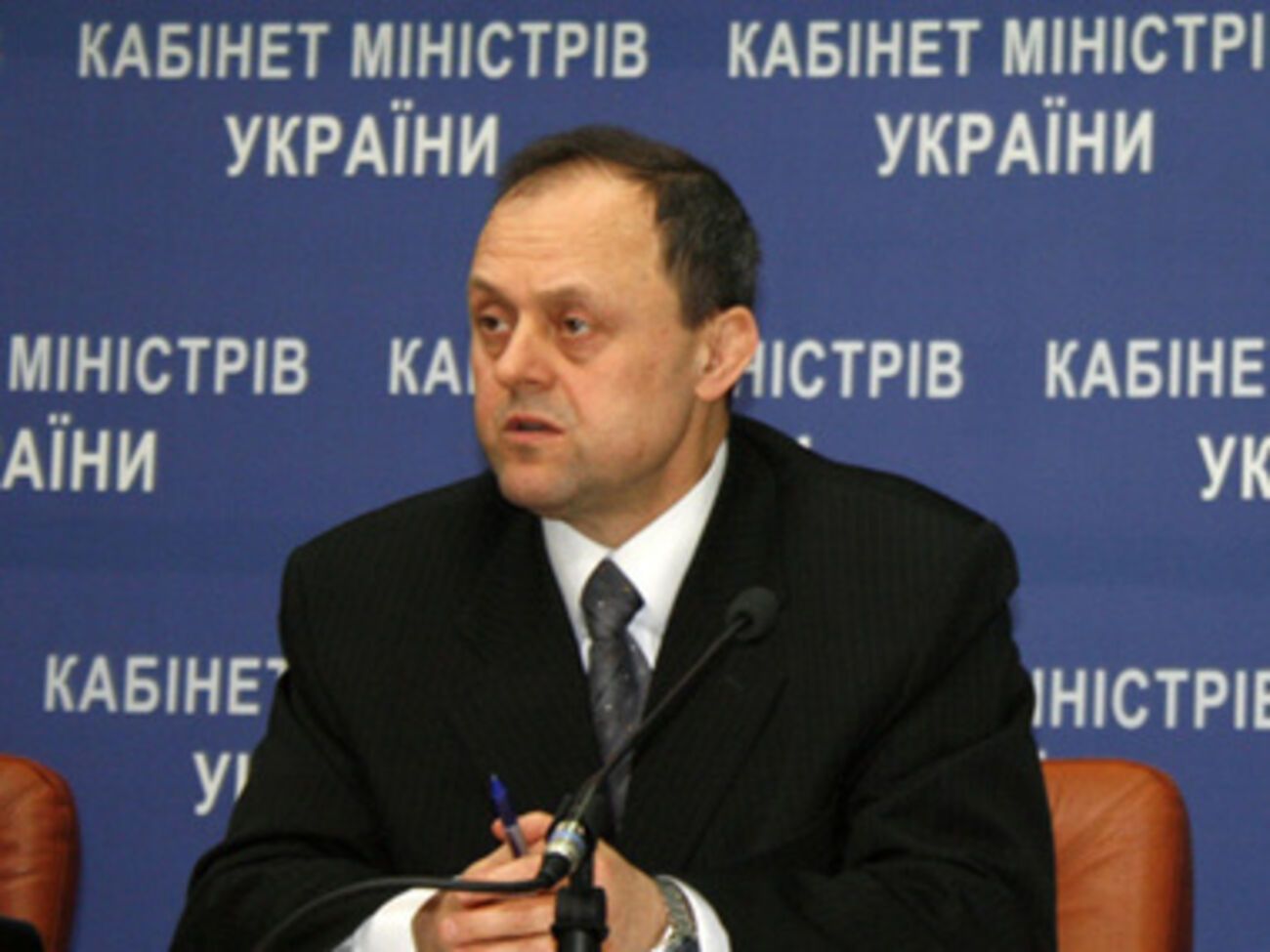 Из Крыма нужно вывести еще приблизительно 5 тысяч военных, сообщил Поляков