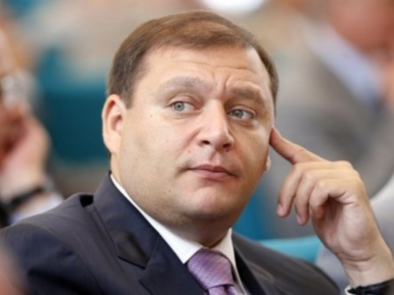 Уверен, что те, кто остался на корабле, объединятся, ликвидируют панику, пройдут сквозь бурю и приведут корабль к намеченной цели, – сказал Добкин
