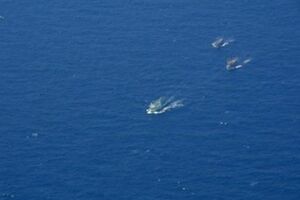 Поиски обломков пропавшего самолета продолжаются
