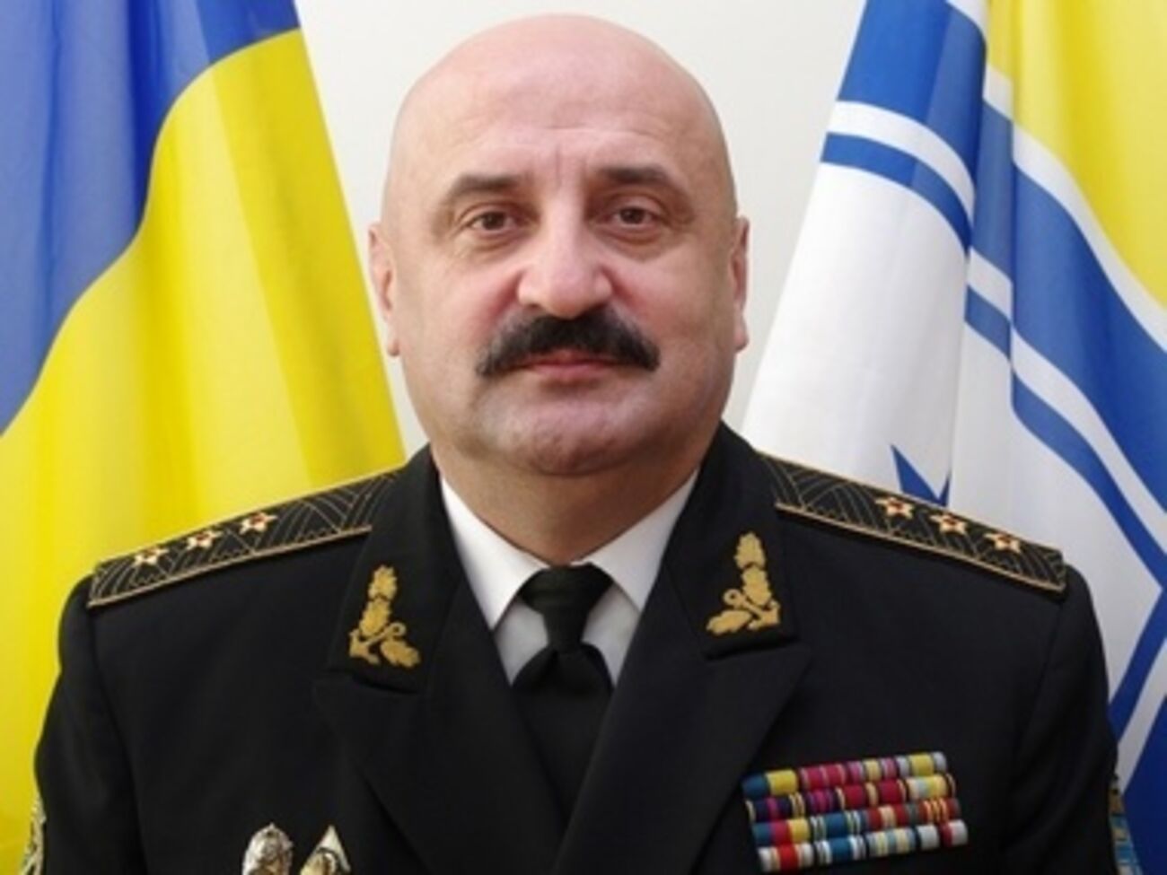 Команду оставаться в пунктах базирования и не паниковать отдал Тенюх, заявил Ильин