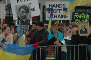 Акция протеста в Нью-Йорке "Руки прочь от Украины!"