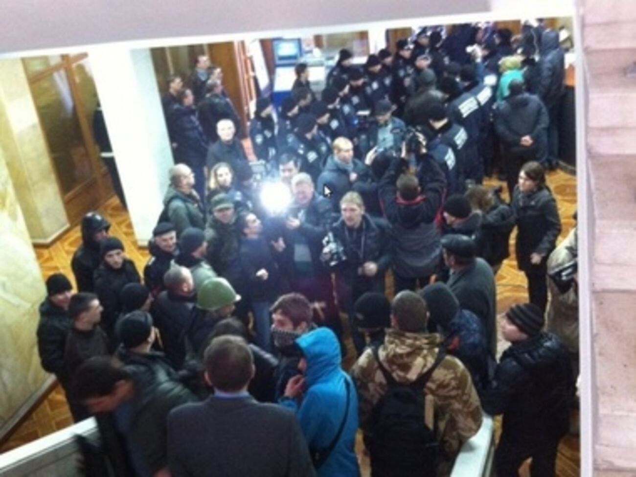 В Одессе штурмом взяли ОГА и вывесили флаг России