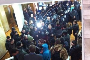 В Одессе штурмом взяли ОГА и вывесили флаг России