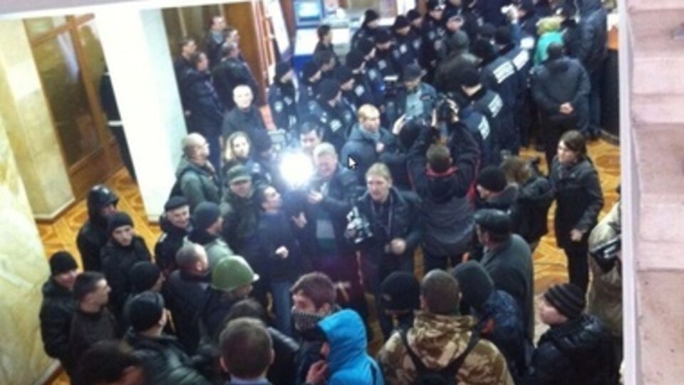 В Одессе штурмом взяли ОГА и вывесили флаг России