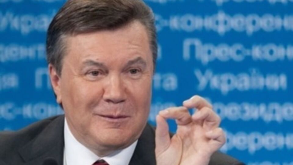 Янукович попросил Путина ввести войска в Украину