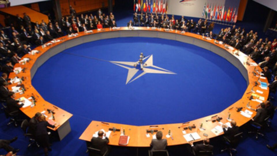 НАТО во вторник обсудит агрессию России против Украины