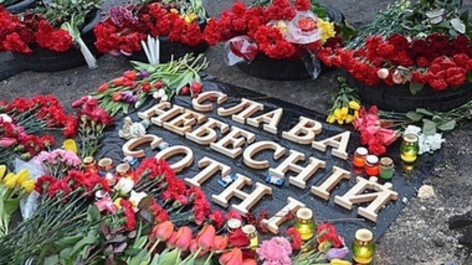 На Майдане началось траурное Вече