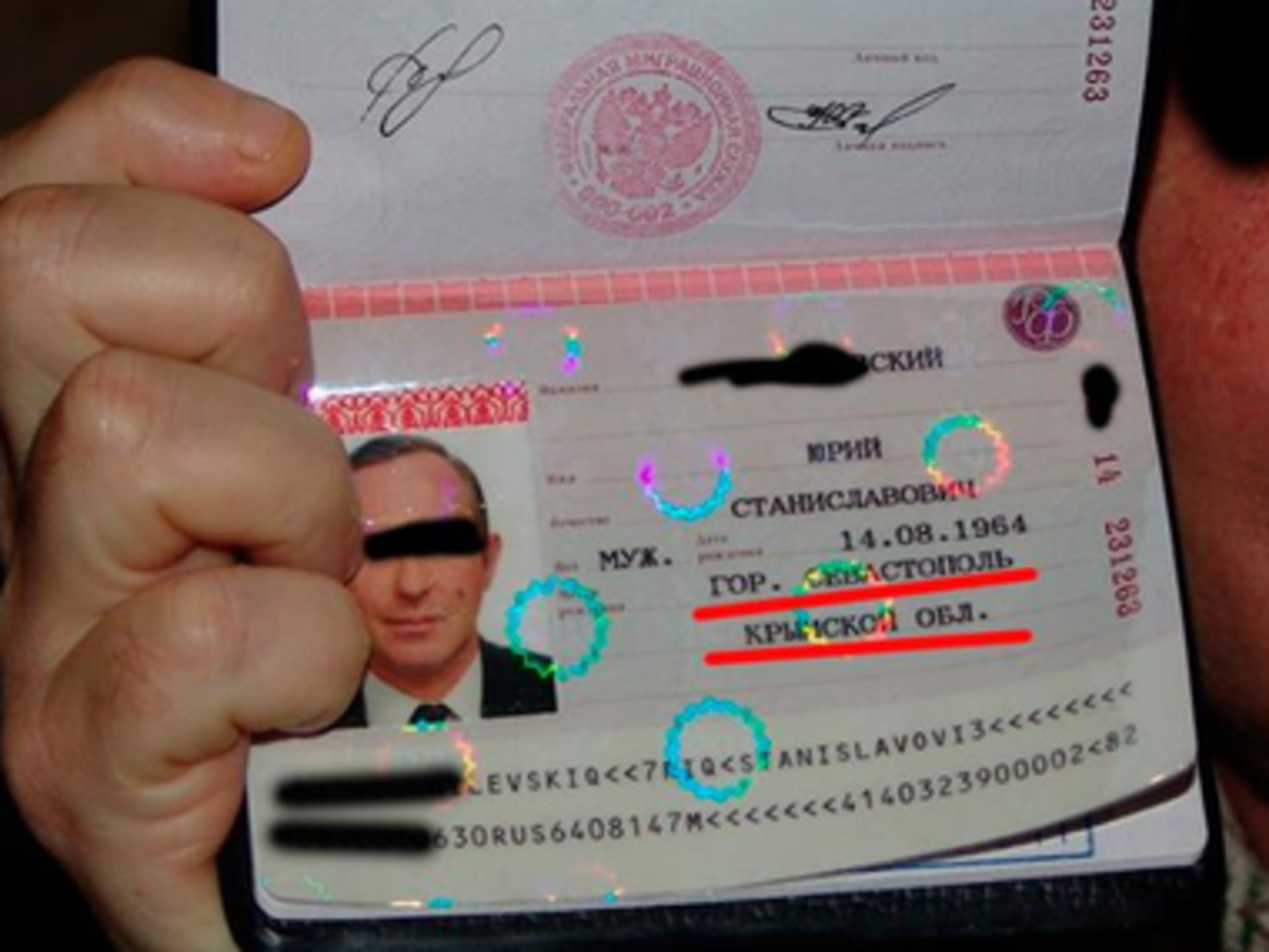 Новый российский паспорт с регистрацией в Севастополе