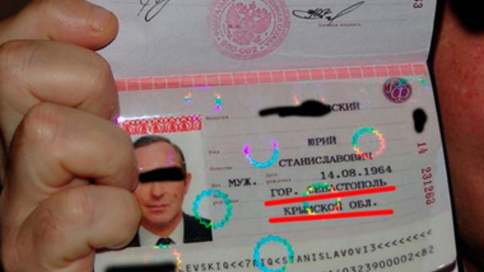 Новый российский паспорт с регистрацией в Севастополе