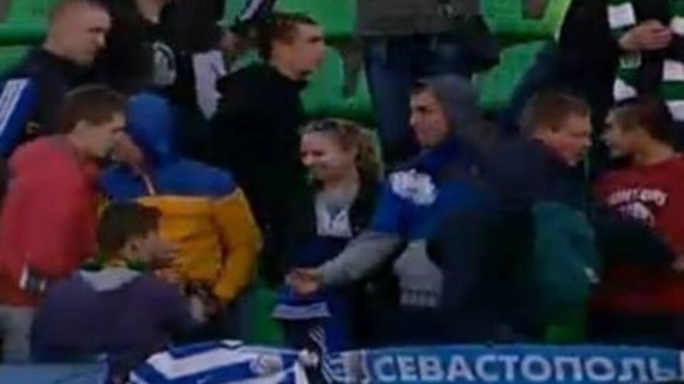 Фанаты "Севастополя" и "Карпат" после завершения матча