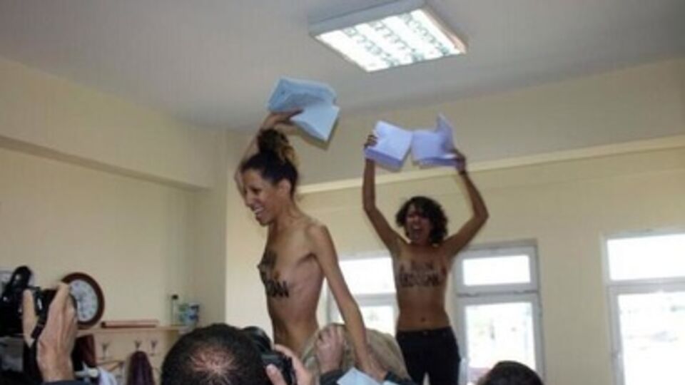 Femen выступают против консервативной политики Эрдогана