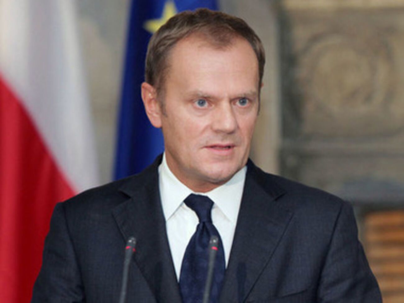 Туск призвал поляков помочь украинцам разобраться со своей историей