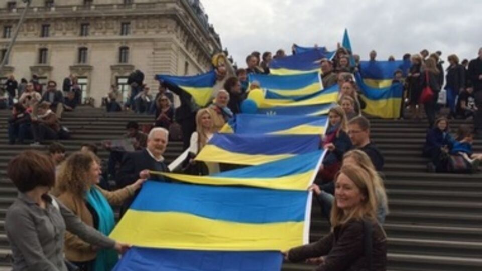 Парижане вспомнили о погибших