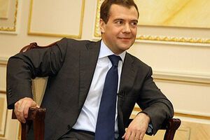 О визите в Крым Медведев сообщил в своем Twitter