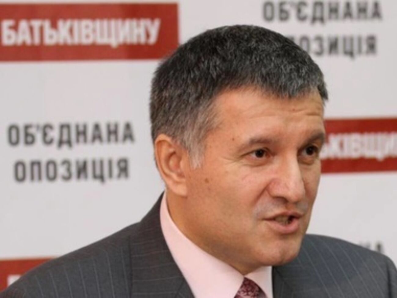 Министр МВД с кортежем проехал по любимому маршруту Януковича, превысив скорость на 70 км/ч