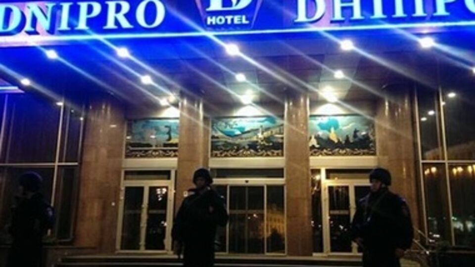 "Правый сектор" в спешке покидает свой штаб в гостинице "Днепр"