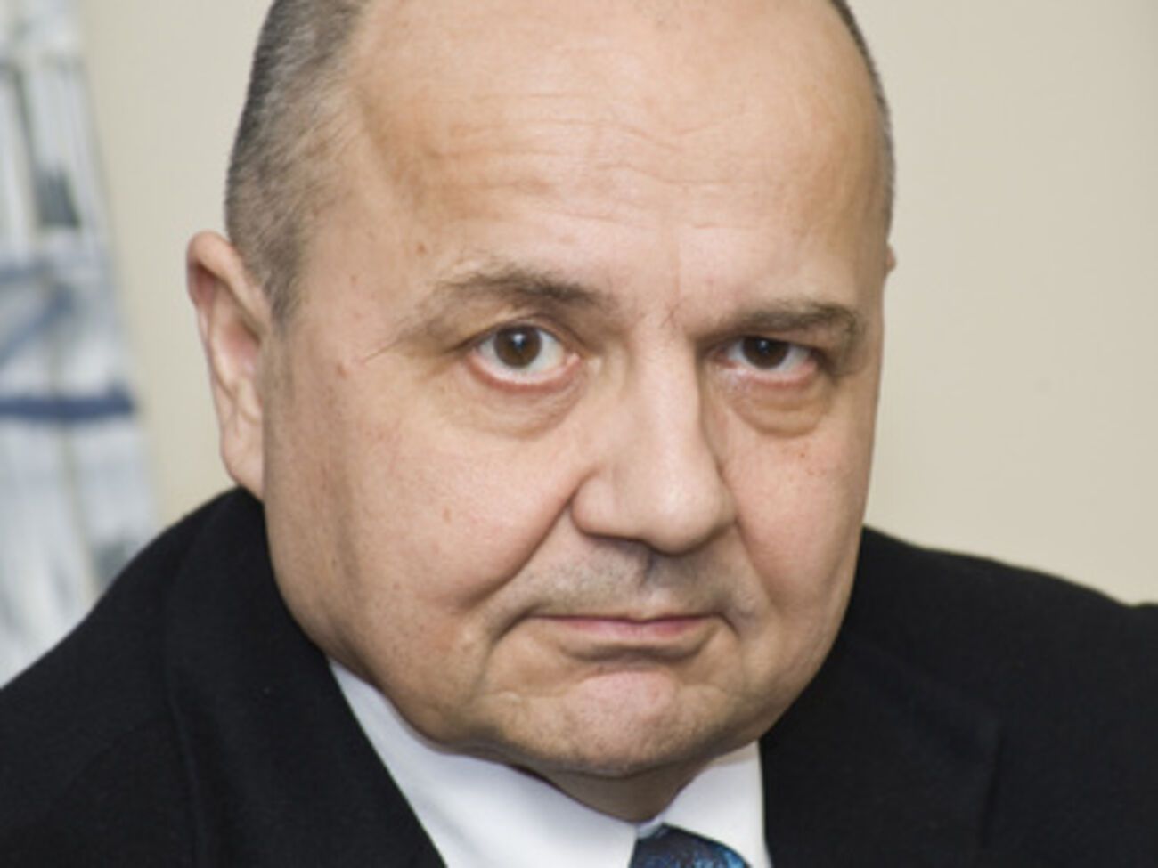 Виктор Суворов полагает, что Украине следует смириться с возможной потерей Крыма. Потом он сам попросится назад, считает бывший разведчик