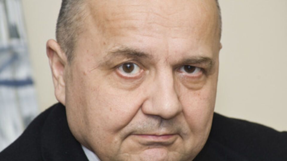 Виктор Суворов полагает, что Украине следует смириться с возможной потерей Крыма. Потом он сам попросится назад, считает бывший разведчик