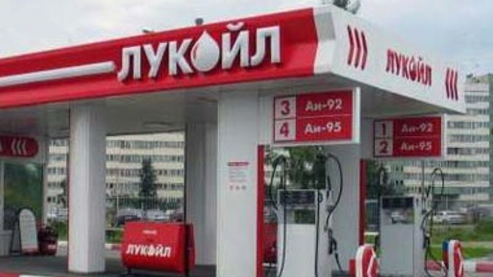 Первыми объектами бойкота станут российские автозаправки "Лукойл" в Польше