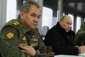 Глава Минобороны России Шойгу и президент Путин на учениях, 3 марта 2014 года