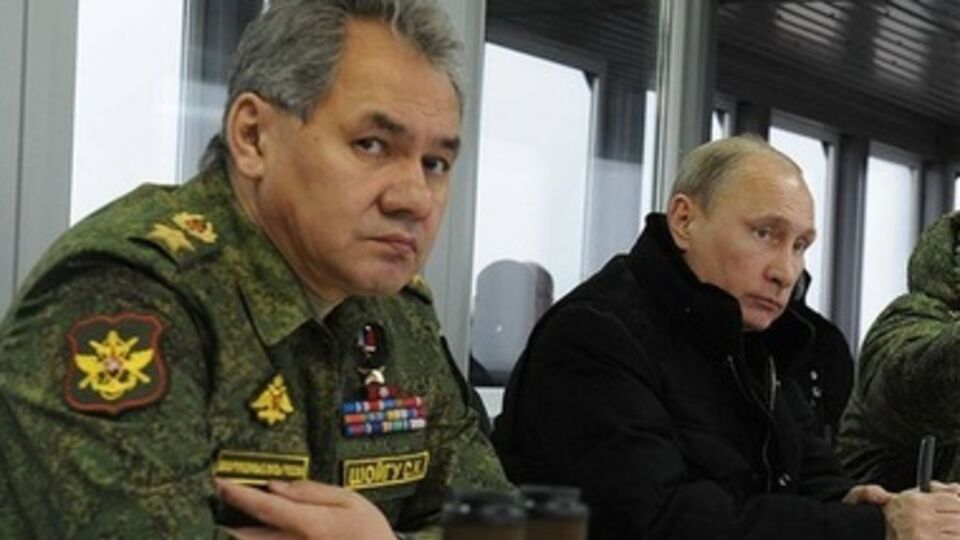 Глава Минобороны России Шойгу и президент Путин на учениях, 3 марта 2014 года