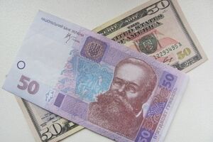 Гривна немного выровняла свои позиции по отношению к доллару