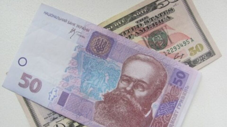 Гривна немного выровняла свои позиции по отношению к доллару