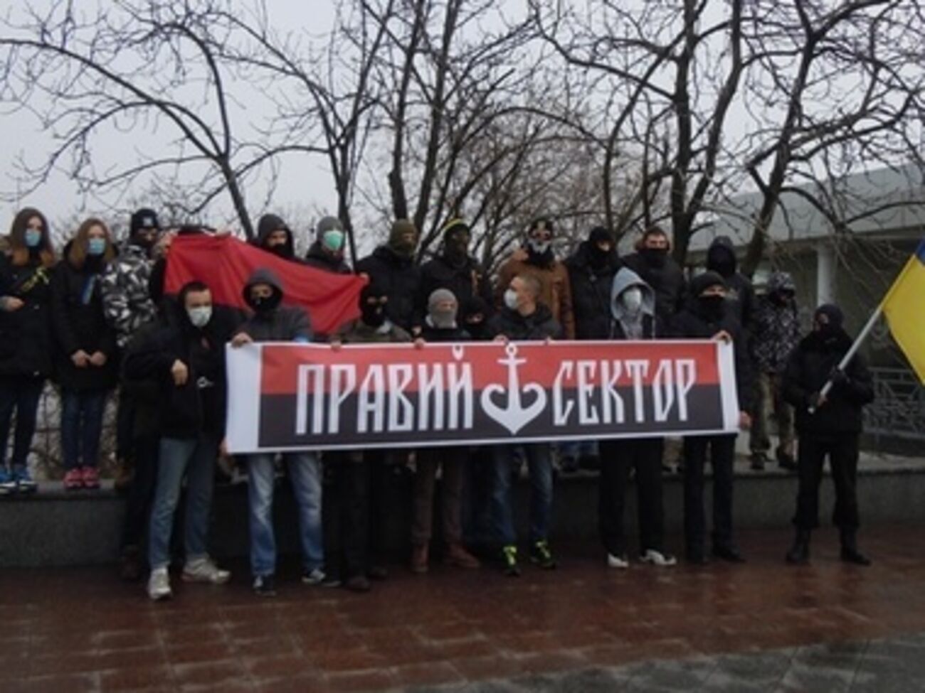 "Правый сектор" прямо не участвует в крымском конфликте