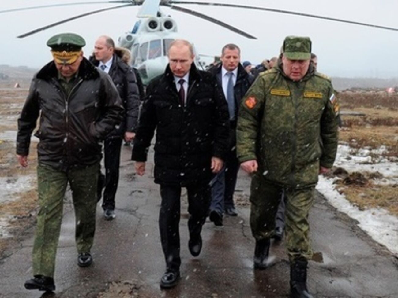 Российские военные пока не оставили свои позиции в Крыму