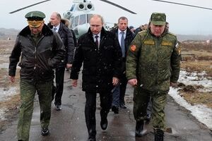 Российские военные пока не оставили свои позиции в Крыму