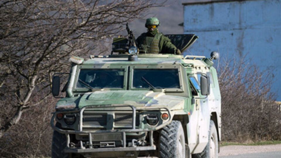 Российский бронированный автомобиль "Тигр" в Крыму. Шойгу утверждает, что его там нет