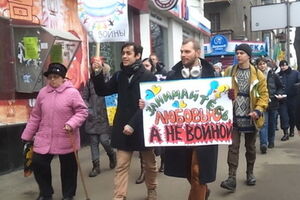 Около ста человек в Харькове протестовали против любых военных действий на территории Украины