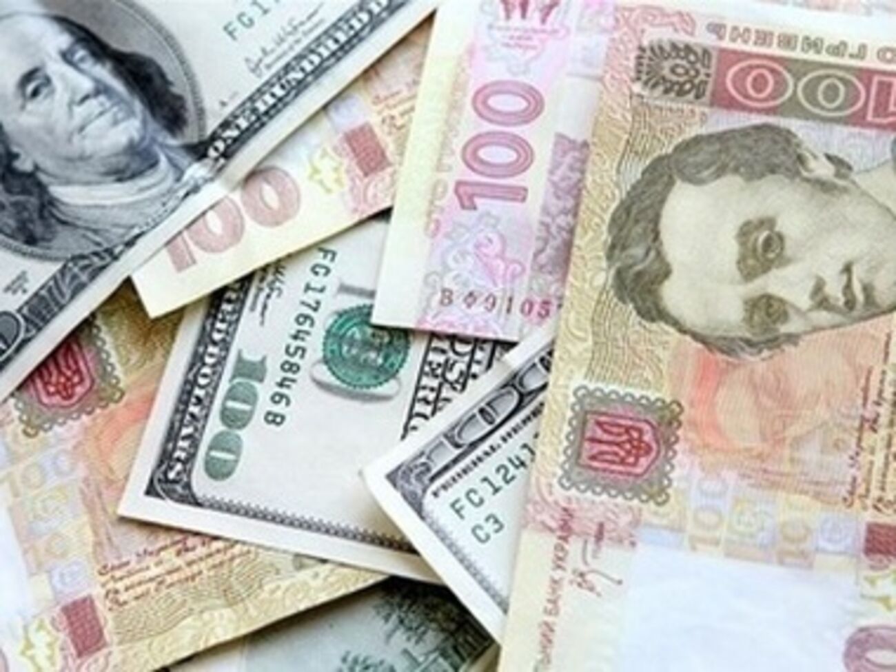 Доллар к гривне прекратил падение на межбанковском рынке