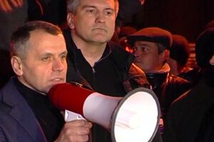 Сергей Аксенов и Владимир Константинов нелегитимно пытались управлять делами автономии