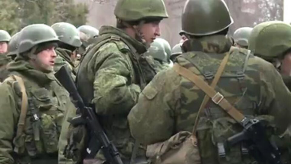 Через пункт "Крым-Кубань" постоянно прибывают российские войска