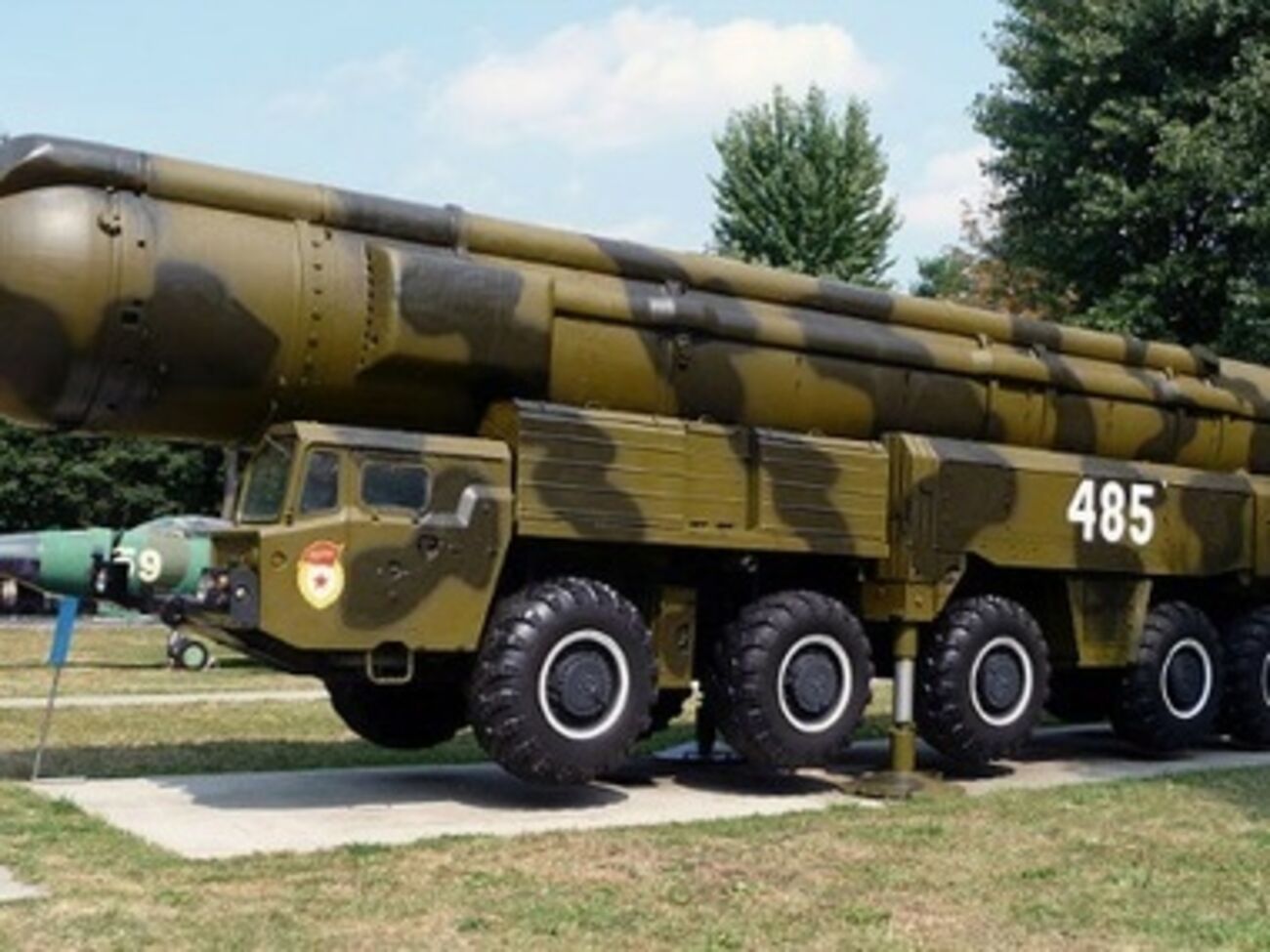 Баллистическая ракета с ядерной боеголовкой "РСД-10 Пионер"