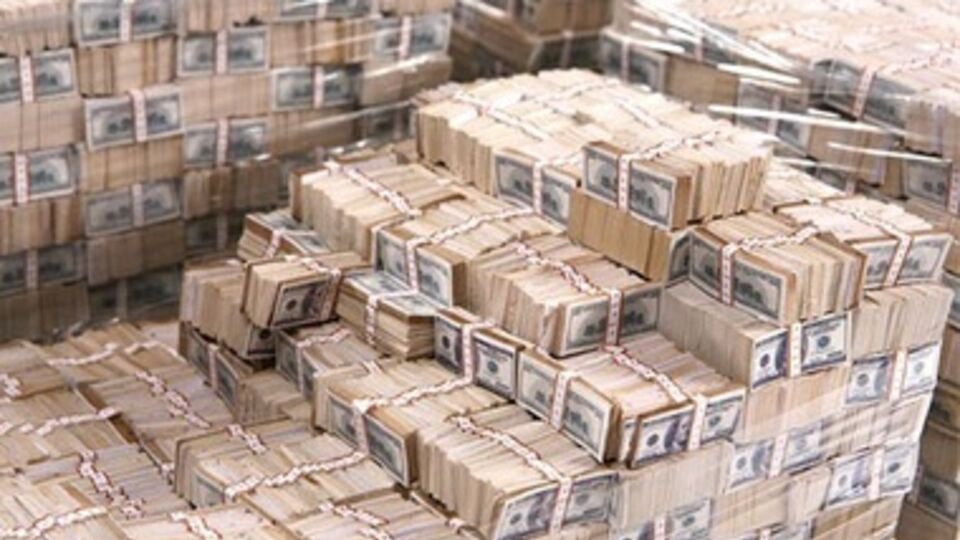 Без получения миллиардных вливаний извне наша экономика обречена, также как и без существенного сокращения государственных расходов