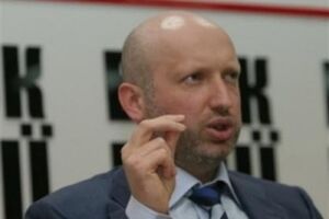 Турчинов вернул часть полномочий центру