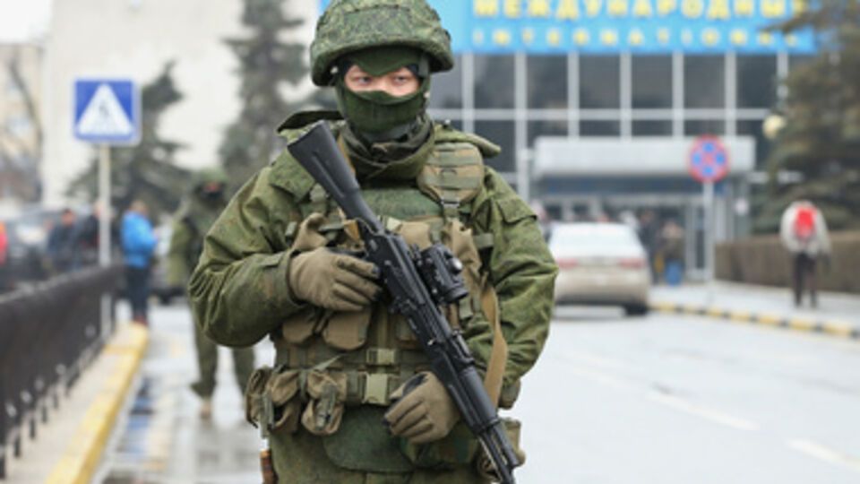 Российские военные, которых по версии Путина нет в Крыму, продолжают захватывать украинские объекты