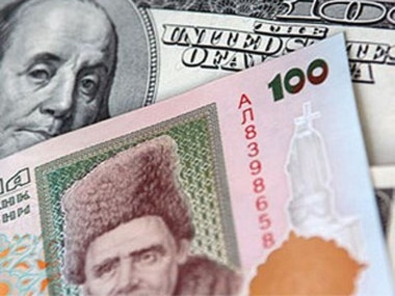 Цена на валютную пару гривна/доллар в последние дни стабилизировались на уровне 9.0-9.3 грн/доллар