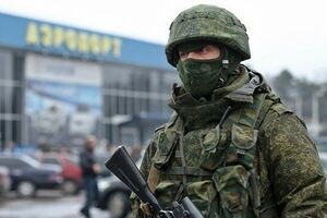 "Зеленые человечки" в Крыму. Российские солдаты вторглись в Крым 28 февраля. При этом РФ отрицает, что это ее военнослужащие