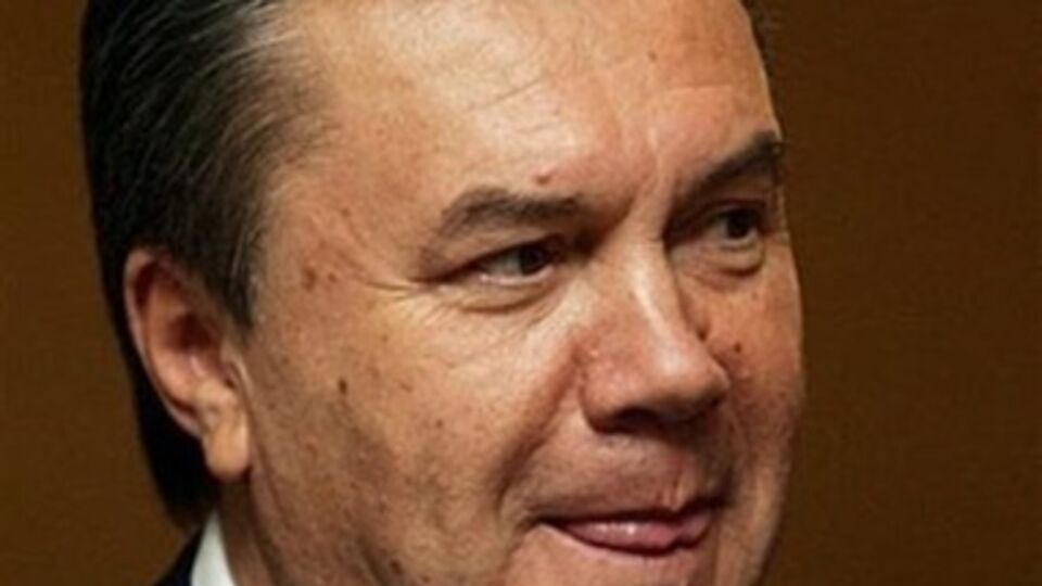 Янукович скрывается в России