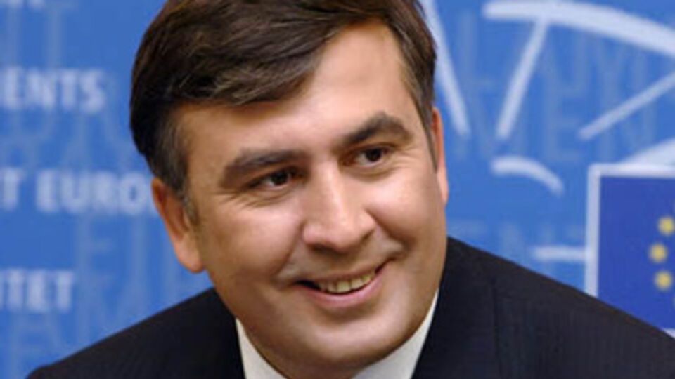Саакашвили призвал мир давить на Россию